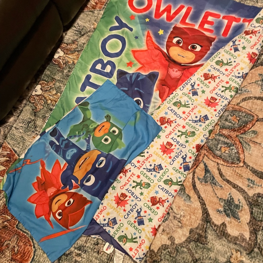 Kids toddler bed PJ Mask reversible blanket and pillowcase - Picture 2 of 2